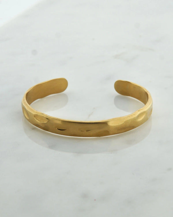 Flat relief bangle