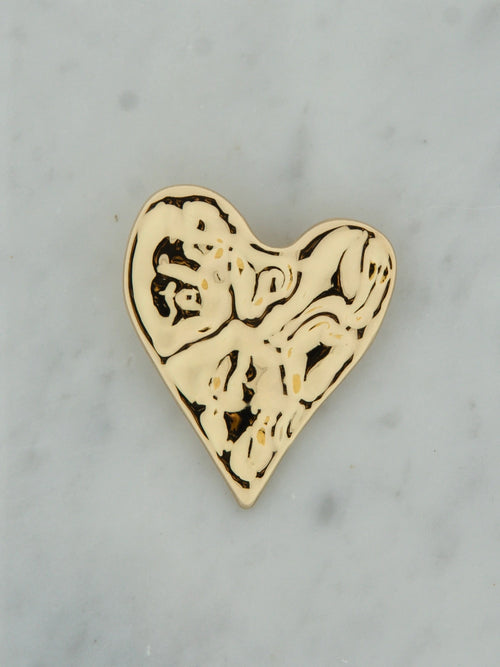 Heart relief broche