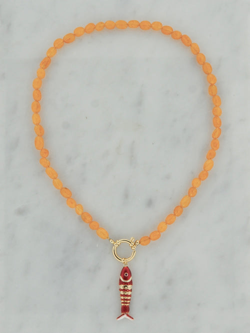 Oranje stenen ketting met rode vis bedel