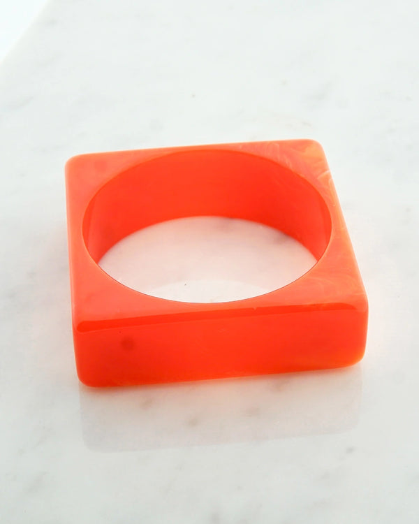 Square resin bangle oranje