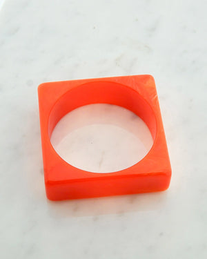 Square resin bangle oranje