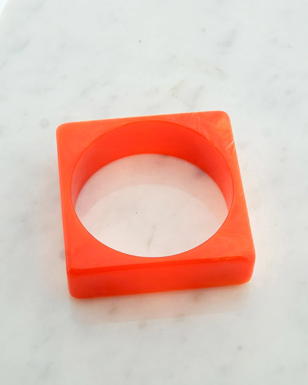Square resin bangle oranje