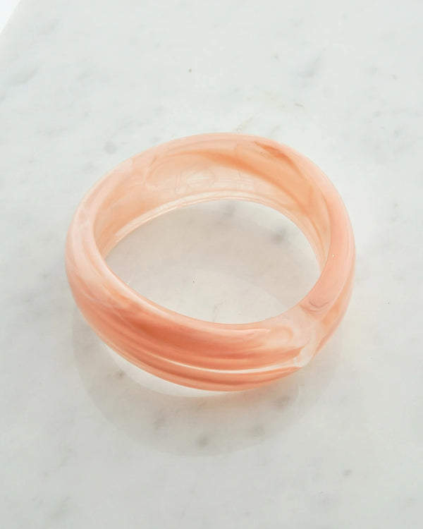 Swirl resin bangle lichtroze
