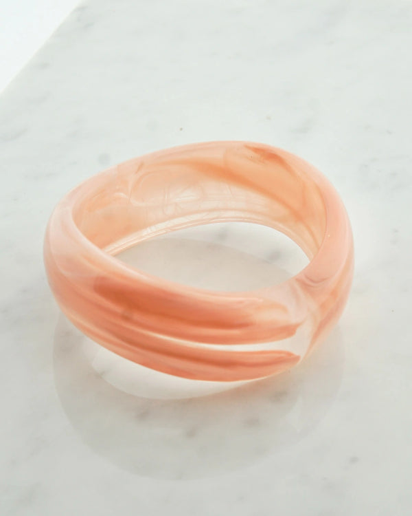 Swirl resin bangle lichtroze