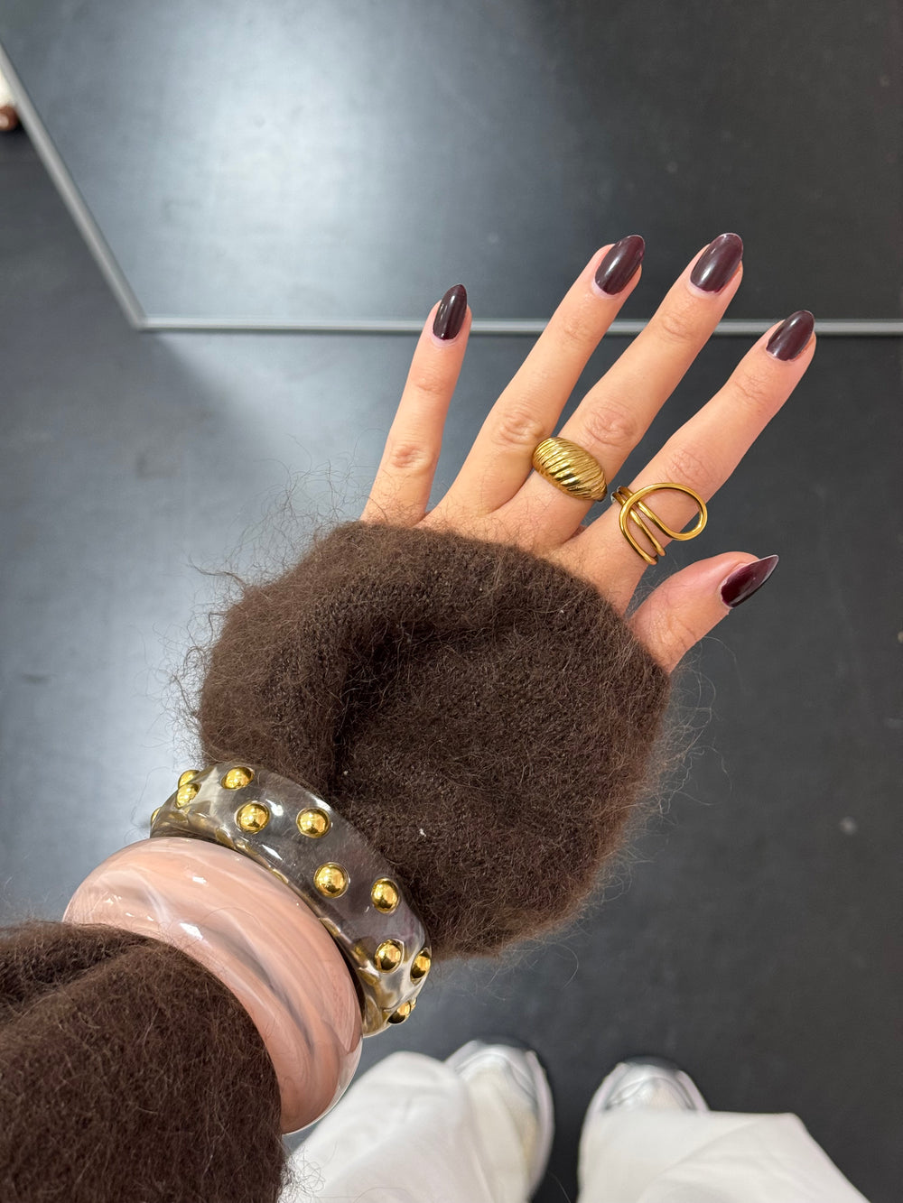 Resin studs bangle transparant