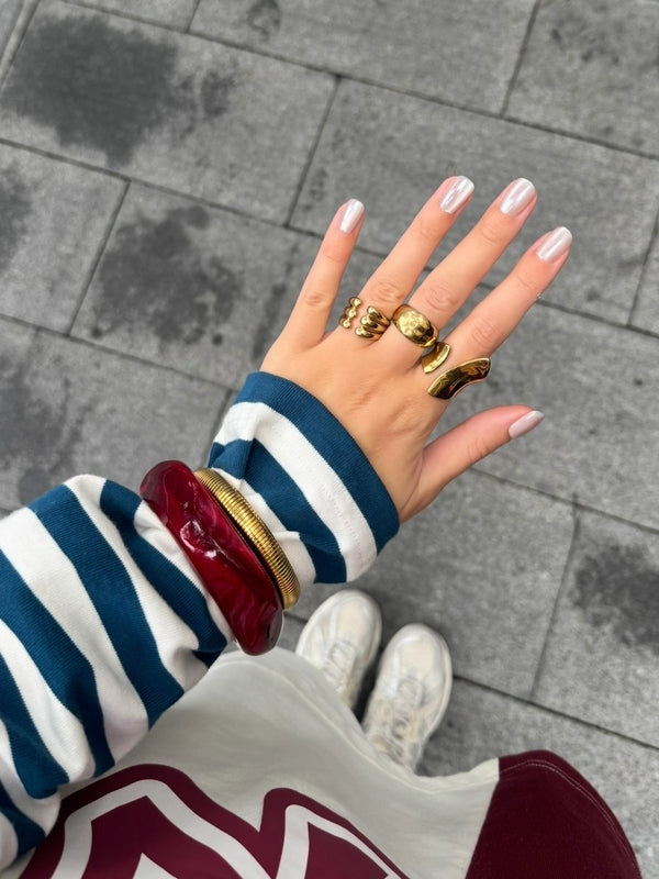 Extra bold snake bangle