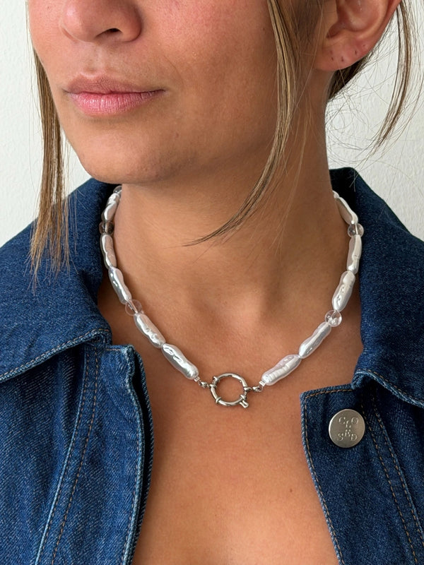 Pearly translucent ketting