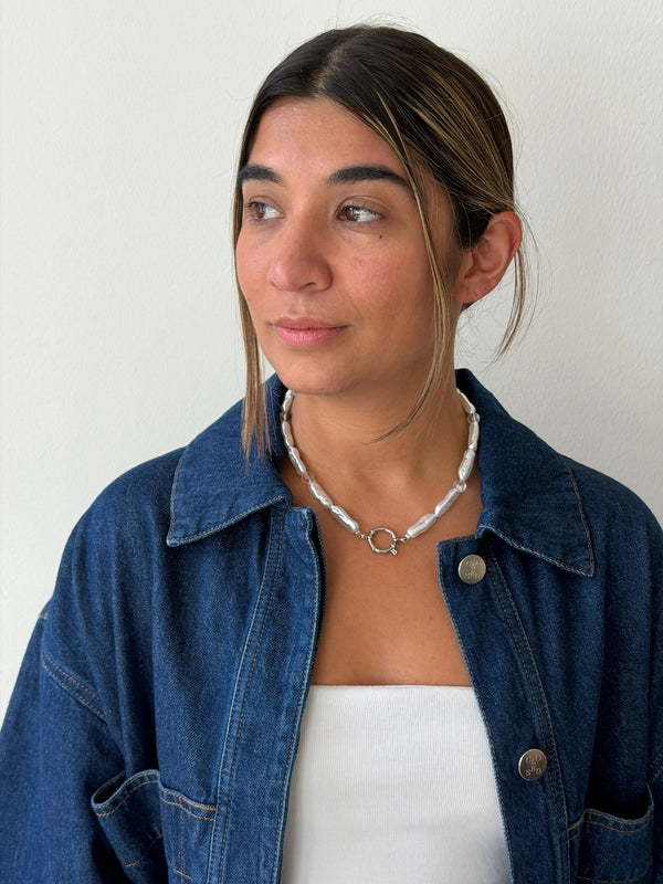 Pearly translucent ketting