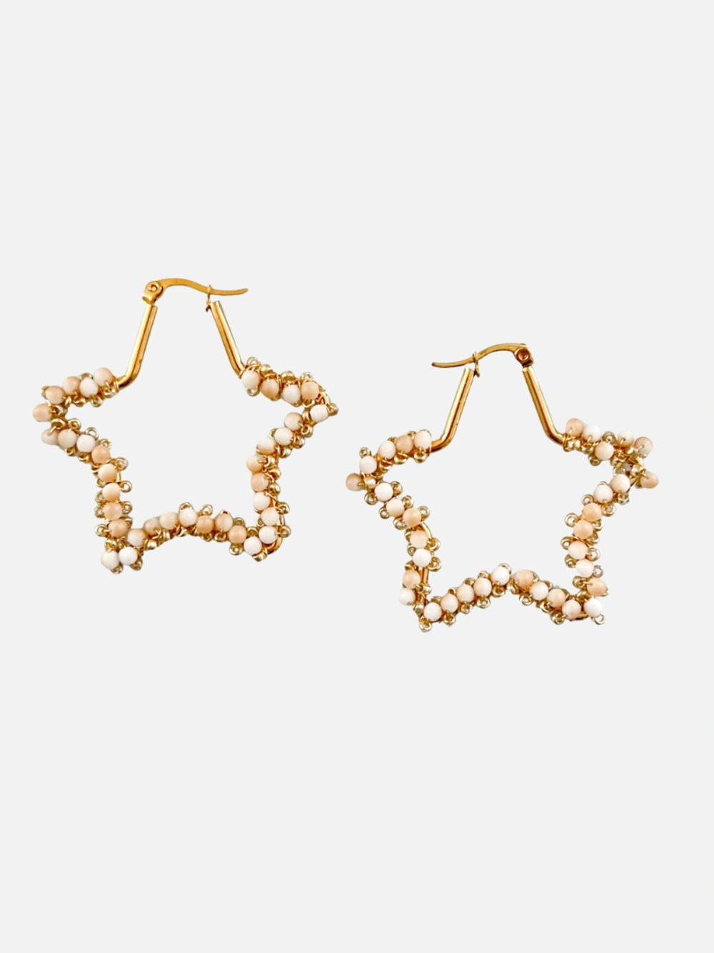 Grote sterren oorbellen met beige kraaltjes