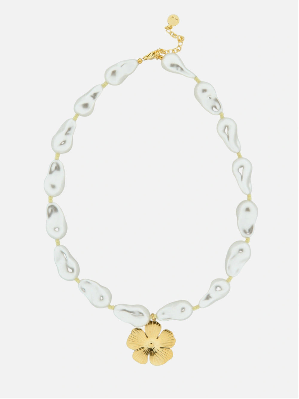 Chunky pearl flower necklace