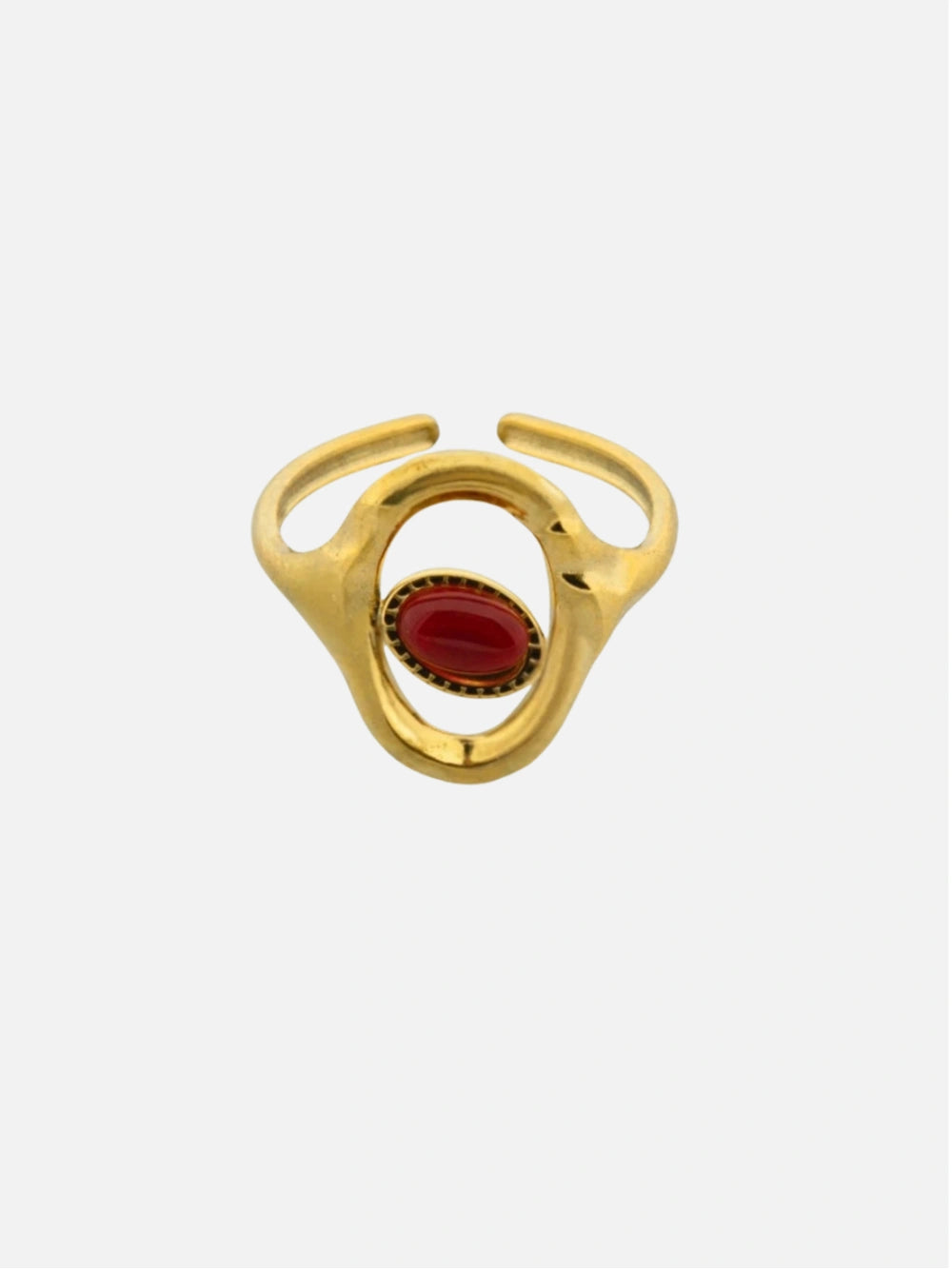 Ovale ring met rood steentje